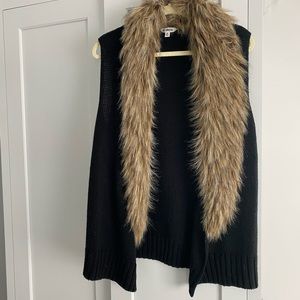 Faux Fur Collar Sweater Vest